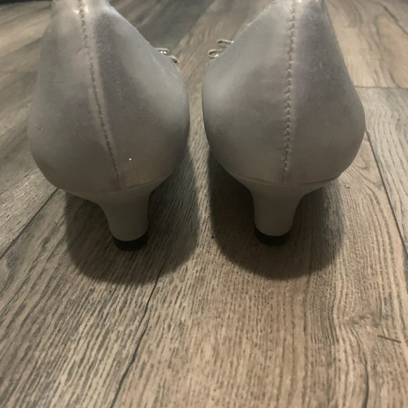 AMERICAN EAGLE SILVER GLITTER PUMPS SIZE 6 - Picture 5 of 8